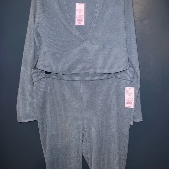 Soft Blue Ribbed Two-Piece Lounge Set - Picture 5 of 7